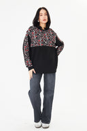 Kadın Desenli Sweatshirt – Siyah / Kırmızı Desen Detaylı